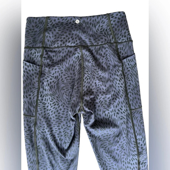 Victoria’s Secret High Rise, 4-Way Stretch Performance Leggings, Short/Petite - Picture 5 of 6